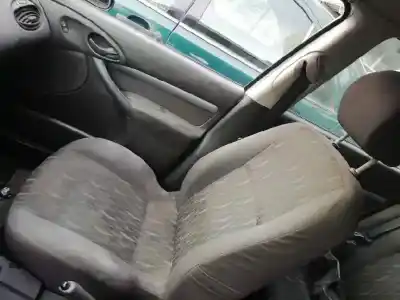 Здавання транспортного засобу ford focus berlina (cak) ghia року 2003 потужний ffda