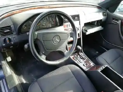Здавання транспортного засобу mercedes-benz clase c (w202) berlina 220 cdi esprit champion (202.133) року 1999 потужний 611960