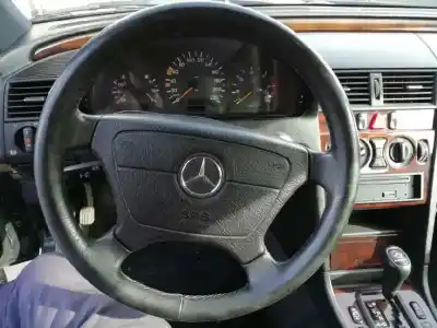 Здавання транспортного засобу mercedes-benz clase c (w202) berlina 220 cdi esprit champion (202.133) року 1999 потужний 611960