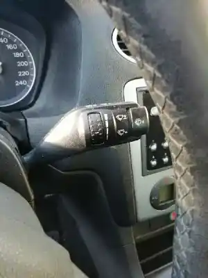 Vehicul casat ford focus berlina (cap) ghia al anului 2005 alimentat hxda