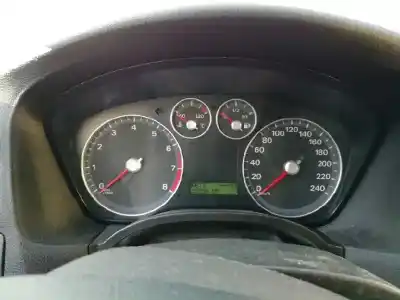 Vehicul casat ford focus berlina (cap) ghia al anului 2005 alimentat hxda
