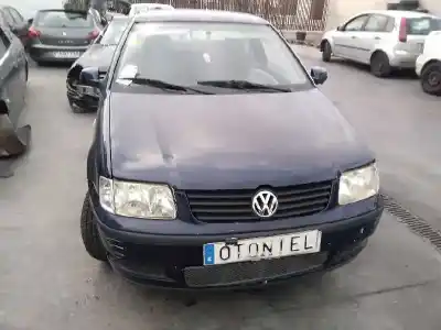 Veicolo di demolizione VOLKSWAGEN                                         POLO BERLINA (6N2)                                                                                                                                                                                                                                         Conceptline                                                                                                                                                                                                                                                dell'anno 1999 alimentato AKK