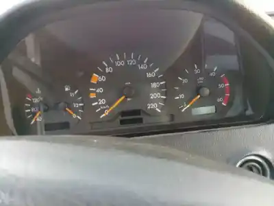 Здавання транспортного засобу mercedes-benz clase c (w202) berlina 220 cdi esprit champion (202.133) року 1998 потужний 611960