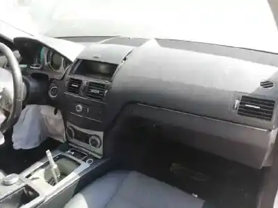 Здавання транспортного засобу mercedes-benz clase c (w204) berlina c 220 cdi (204.008) року 2008 потужний om646811