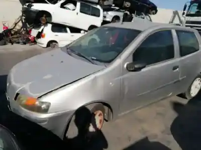 Veicolo di demolizione FIAT PUNTO BERLINA (188) 1.2 8V Dynamic dell'anno 2003 alimentato 188A4000