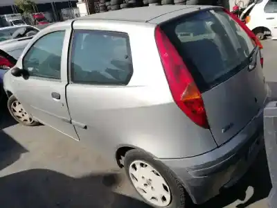 Veicolo di demolizione fiat punto berlina (188) 1.2 8v dynamic dell'anno 2003 alimentato 188a4000
