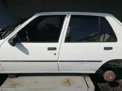 Véhicule à la ferraille peugeot 205 berlina 1.8 diesel de l'année 1992 alimenté 161a