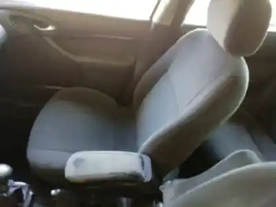 Здавання транспортного засобу ford focus berlina (cak) 1.8 tdci cat року 2002 потужний ffda