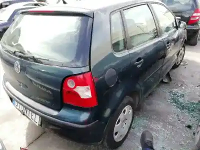 Veicolo di demolizione volkswagen polo (9n1) conceptline dell'anno 2003 alimentato azq
