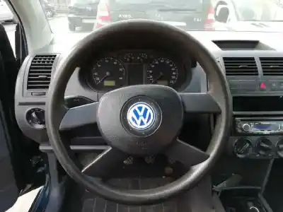 Veicolo di demolizione volkswagen polo (9n1) conceptline dell'anno 2003 alimentato azq