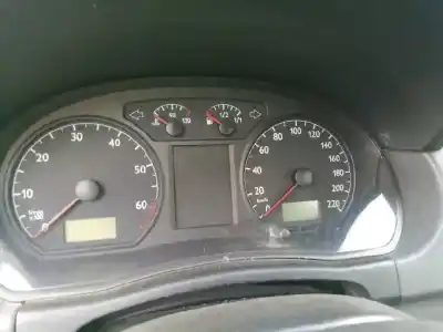 Veicolo di demolizione volkswagen polo (9n1) conceptline dell'anno 2003 alimentato azq