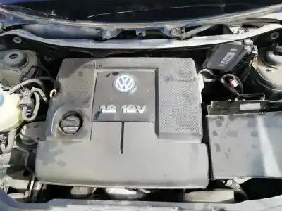 Veicolo di demolizione volkswagen polo (9n1) conceptline dell'anno 2003 alimentato azq