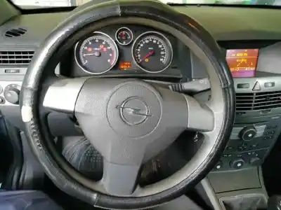 Здавання транспортного засобу opel astra h berlina cosmo року 2004 потужний z16xep
