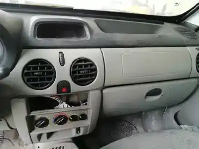 Veículo de Sucata renault kangoo (f/kc0) 1.5 dci diesel 82 cv / 60 kw do ano 2004 alimentado k9k b7