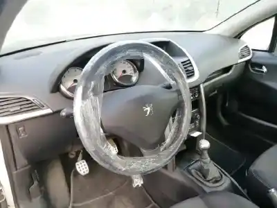 Veículo de Sucata peugeot 207 cc (wd_) 1.6 16v do ano 2011 alimentado g-5fs o 5f01