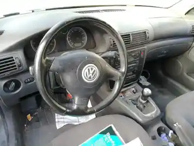 Здавання транспортного засобу volkswagen passat berlina (3b3) advance року 2004 потужний awx