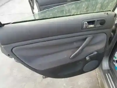 Здавання транспортного засобу volkswagen passat berlina (3b3) advance року 2004 потужний awx