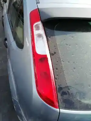 Vehicul casat ford focus berlina (cap) ambiente (d) al anului 2005 alimentat hhda