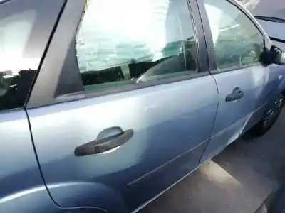 Vehicul casat ford focus berlina (cap) ambiente (d) al anului 2005 alimentat hhda