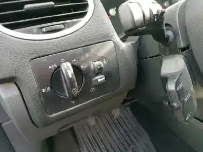 Vehicul casat ford focus berlina (cap) ambiente (d) al anului 2005 alimentat hhda