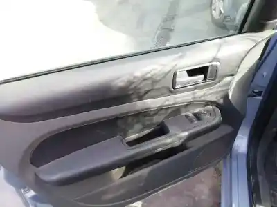 Vehicul casat ford focus berlina (cap) ambiente (d) al anului 2005 alimentat hhda