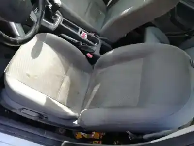 Vehicul casat ford focus berlina (cap) ambiente (d) al anului 2005 alimentat hhda