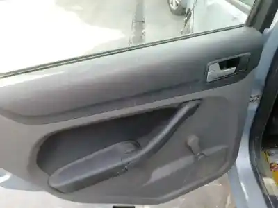 Vehicul casat ford focus berlina (cap) ambiente (d) al anului 2005 alimentat hhda