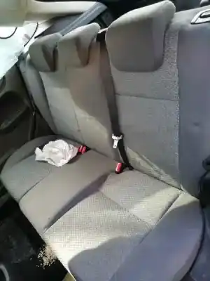 Vehicul casat ford focus berlina (cap) ambiente (d) al anului 2005 alimentat hhda