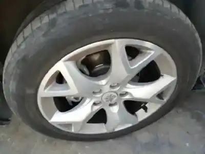 Véhicule à la ferraille peugeot 407 st confort de l'année 2004 alimenté rhr