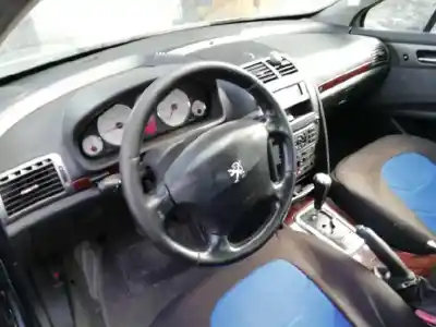 Véhicule à la ferraille peugeot 407 st confort de l'année 2004 alimenté rhr