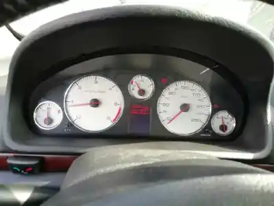 Véhicule à la ferraille peugeot 407 st confort de l'année 2004 alimenté rhr
