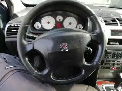 Véhicule à la ferraille peugeot 407 st confort de l'année 2004 alimenté rhr