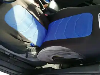 Véhicule à la ferraille peugeot 407 st confort de l'année 2004 alimenté rhr