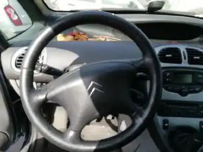 Véhicule à la ferraille citroen xsara picasso (n68) 1.6 hdi de l'année 2010 alimenté 9hx