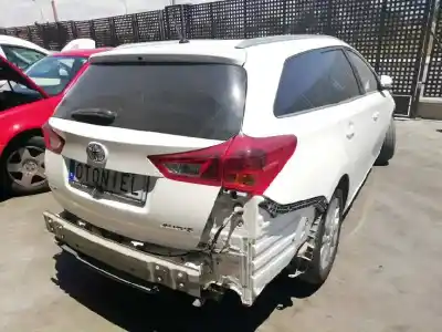 Hurda Aracı toyota auris (_e18_) 2.0 d-4d (ade186_) yılın 2014 güçlü 1ad