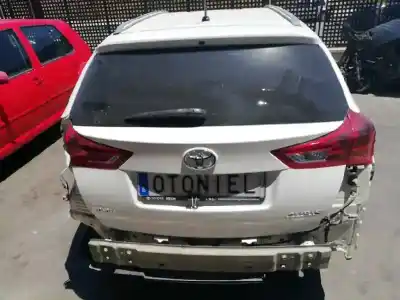 Hurda Aracı toyota auris (_e18_) 2.0 d-4d (ade186_) yılın 2014 güçlü 1ad