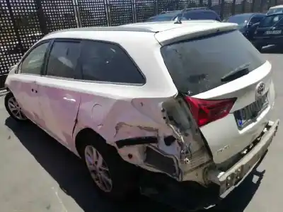 Hurda Aracı toyota auris (_e18_) 2.0 d-4d (ade186_) yılın 2014 güçlü 1ad