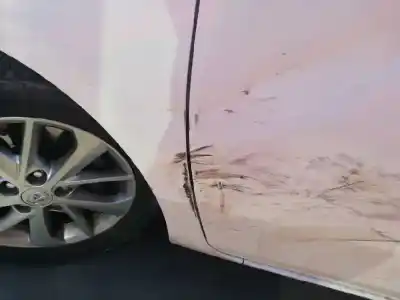 Hurda Aracı toyota auris (_e18_) 2.0 d-4d (ade186_) yılın 2014 güçlü 1ad