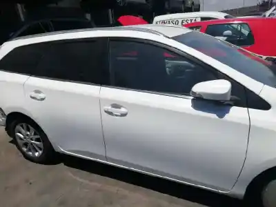 Hurda Aracı toyota auris (_e18_) 2.0 d-4d (ade186_) yılın 2014 güçlü 1ad