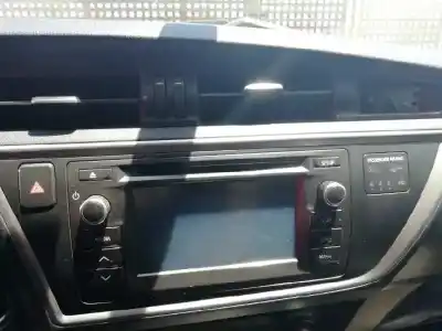 Hurda Aracı toyota auris (_e18_) 2.0 d-4d (ade186_) yılın 2014 güçlü 1ad