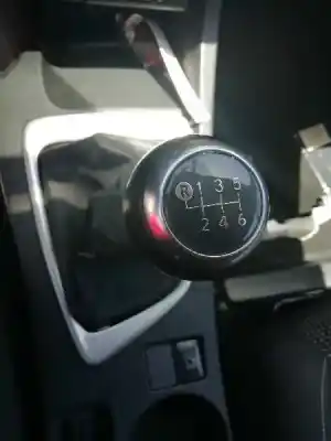 Hurda Aracı toyota auris (_e18_) 2.0 d-4d (ade186_) yılın 2014 güçlü 1ad