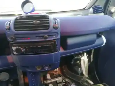 Veículo de Sucata smart micro compact car 0.6 do ano 2000 alimentado g11