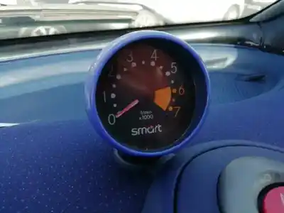 Veículo de Sucata smart micro compact car 0.6 do ano 2000 alimentado g11