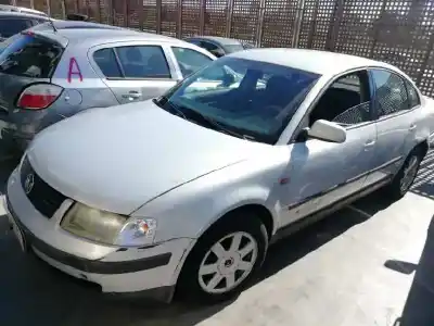 Verschrottungsfahrzeug VOLKSWAGEN PASSAT BERLINA (3B2) Comfortline des Jahres 1998 angetrieben AFN