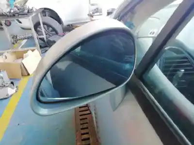 Véhicule à la ferraille citroen c4 coupe by loeb de l'année 2005 alimenté rhr