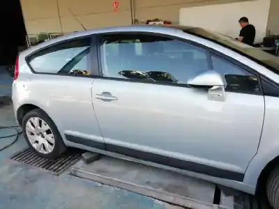Véhicule à la ferraille citroen c4 coupe by loeb de l'année 2005 alimenté rhr