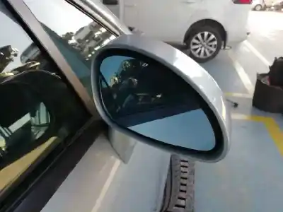 Véhicule à la ferraille citroen c4 coupe by loeb de l'année 2005 alimenté rhr