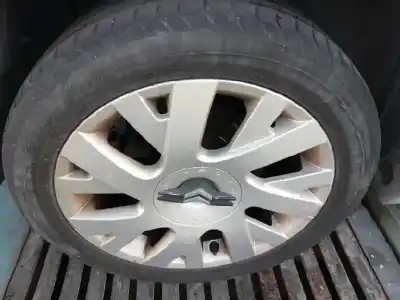 Véhicule à la ferraille citroen c4 coupe by loeb de l'année 2005 alimenté rhr