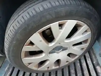 Véhicule à la ferraille citroen c4 coupe by loeb de l'année 2005 alimenté rhr
