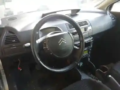Véhicule à la ferraille citroen c4 coupe by loeb de l'année 2005 alimenté rhr